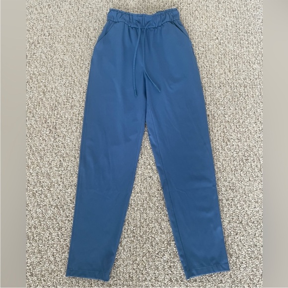 Lululemon Outfit Bundle – Clip-In Tank (6) & High-Rise Joggers (2) - Picture 9 of 16